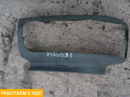 Рамка фары правая